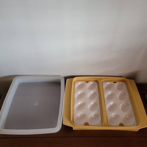Vintage TUPPERWARE Deviled Egg Holder Carrier Tray Holds‎ 16 Eggs - Picture 2 of 8